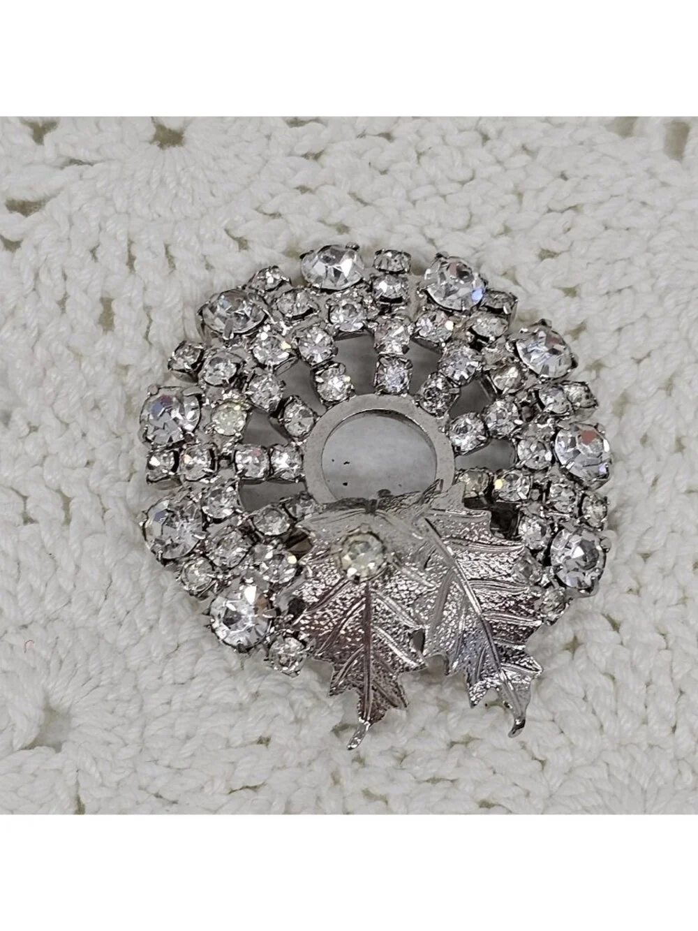 Vintage Clear Rhinestone Wreath Brooch Silver Tone Leaves Crystal Christmas Pin